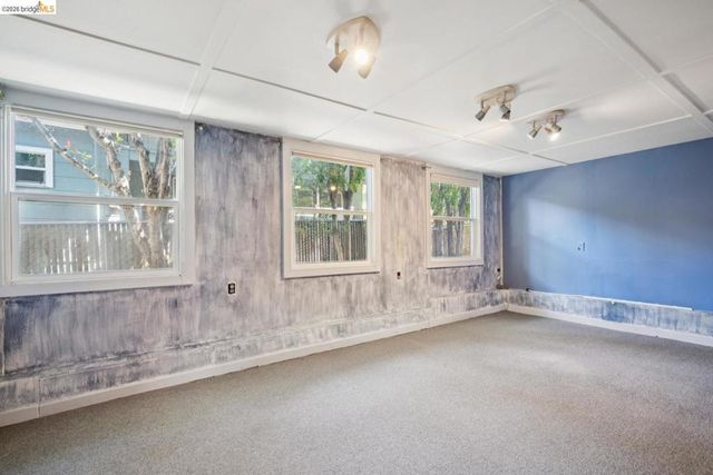 7526 Greenly DR, Oakland, CA 94605
