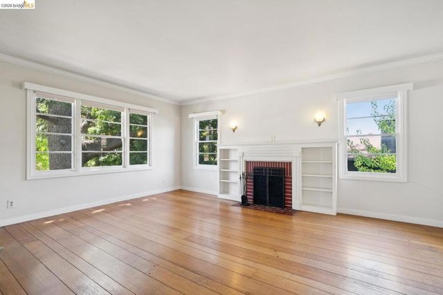 7526 Greenly DR, Oakland, CA 94605