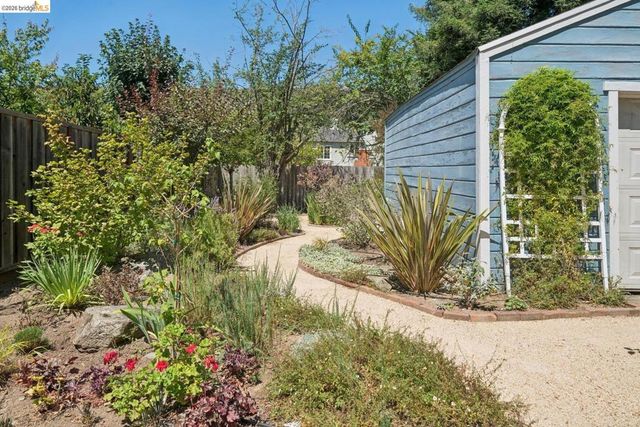 7526 Greenly DR, Oakland, CA 94605