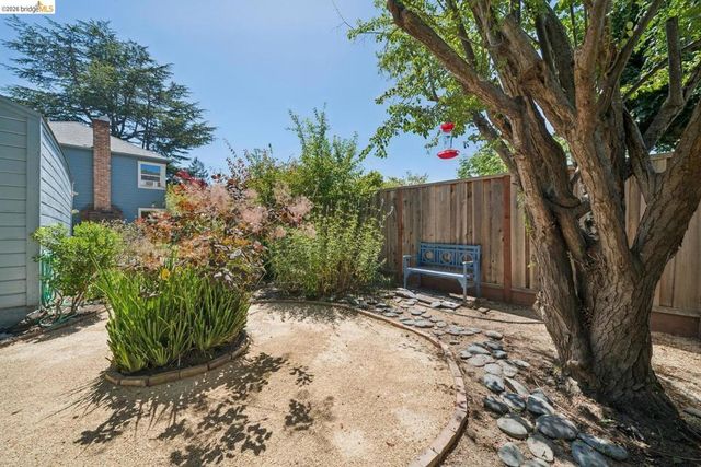 7526 Greenly DR, Oakland, CA 94605