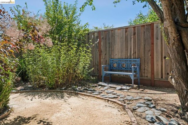 7526 Greenly DR, Oakland, CA 94605
