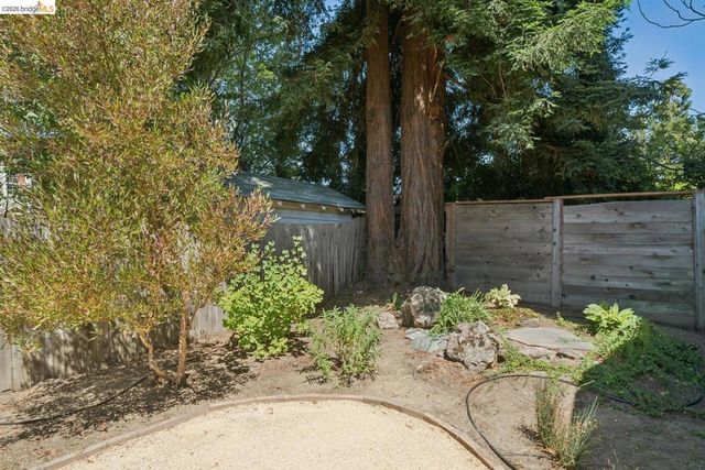 7526 Greenly DR, Oakland, CA 94605