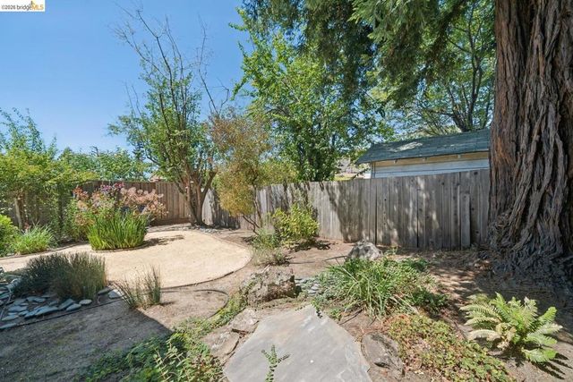 7526 Greenly DR, Oakland, CA 94605