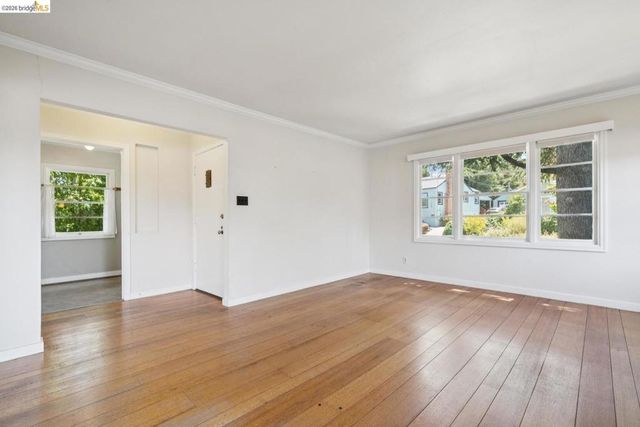 7526 Greenly DR, Oakland, CA 94605