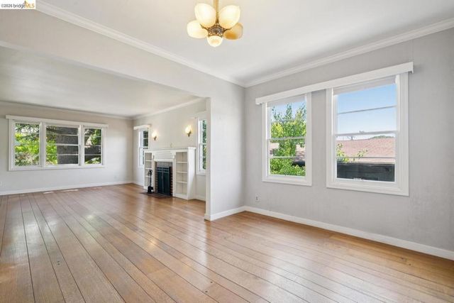 7526 Greenly DR, Oakland, CA 94605