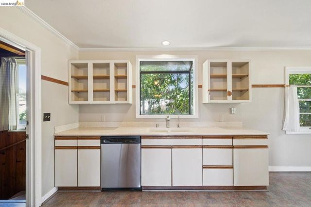 7526 Greenly DR, Oakland, CA 94605