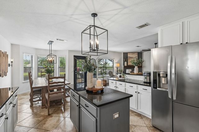 911 High Point Drive, Midlothian, TX 76065