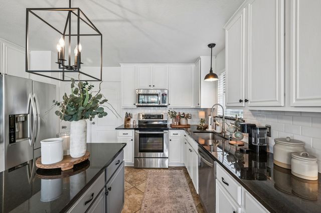 911 High Point Drive, Midlothian, TX 76065