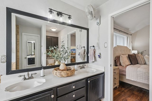 911 High Point Drive, Midlothian, TX 76065