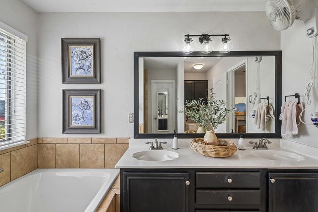 911 High Point Drive, Midlothian, TX 76065