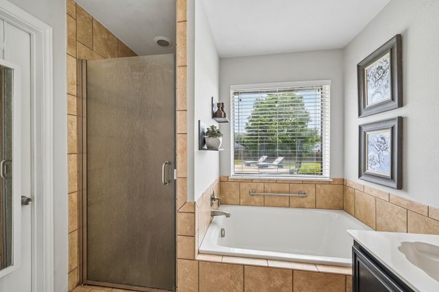 911 High Point Drive, Midlothian, TX 76065