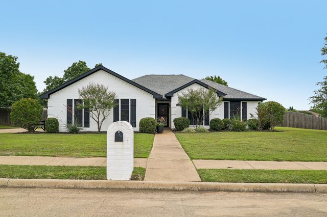 911 High Point Drive, Midlothian, TX 76065