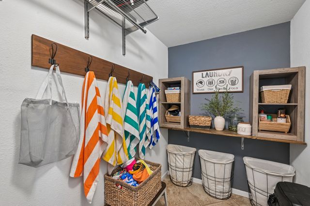 911 High Point Drive, Midlothian, TX 76065