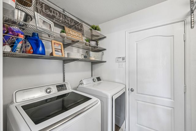 911 High Point Drive, Midlothian, TX 76065