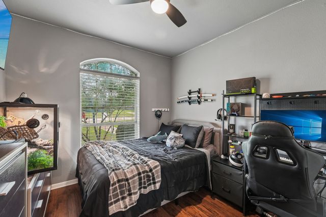 911 High Point Drive, Midlothian, TX 76065