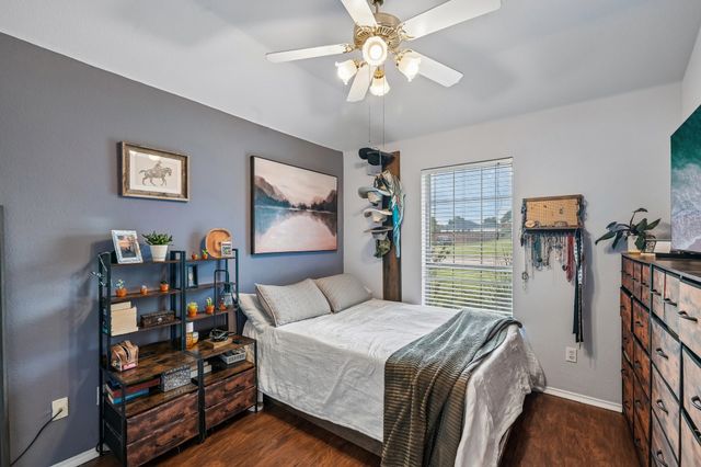 911 High Point Drive, Midlothian, TX 76065