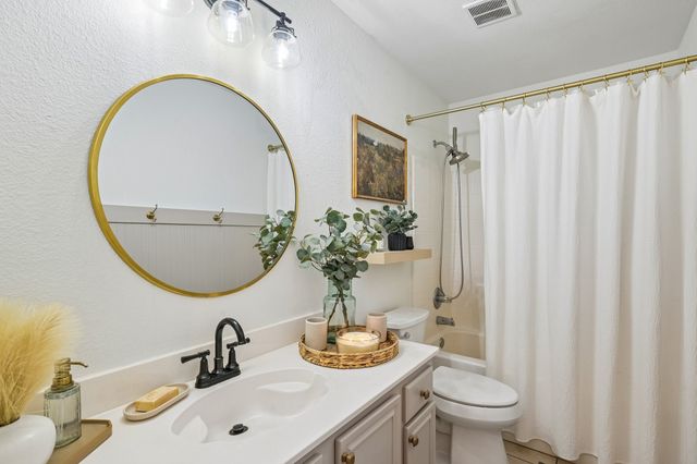 911 High Point Drive, Midlothian, TX 76065