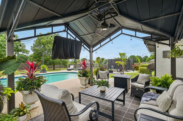 911 High Point Drive, Midlothian, TX 76065