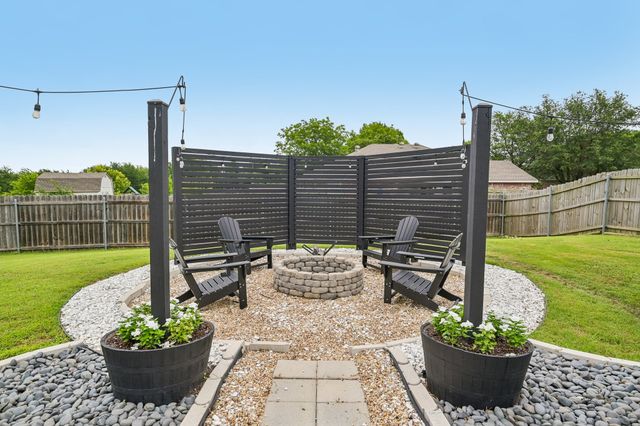 911 High Point Drive, Midlothian, TX 76065