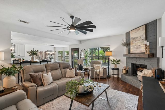 911 High Point Drive, Midlothian, TX 76065