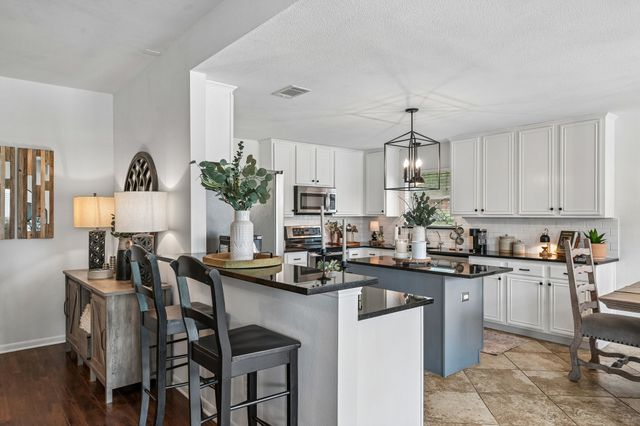 911 High Point Drive, Midlothian, TX 76065