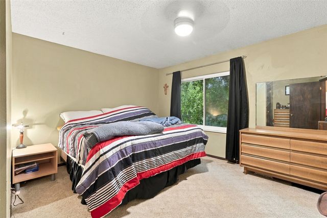 3720 Blue Mound Drive NE, Cedar Rapids, IA 52402