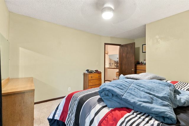 3720 Blue Mound Drive NE, Cedar Rapids, IA 52402