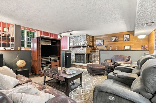 3720 Blue Mound Drive NE, Cedar Rapids, IA 52402