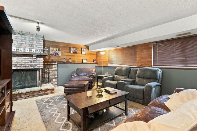 3720 Blue Mound Drive NE, Cedar Rapids, IA 52402