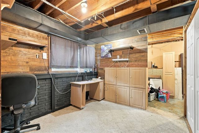 3720 Blue Mound Drive NE, Cedar Rapids, IA 52402
