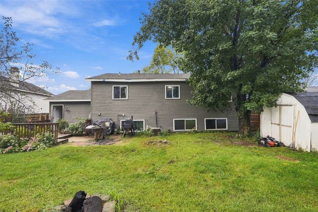 3720 Blue Mound Drive NE, Cedar Rapids, IA 52402