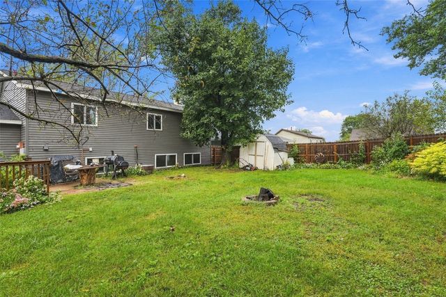 3720 Blue Mound Drive NE, Cedar Rapids, IA 52402