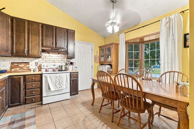 3720 Blue Mound Drive NE, Cedar Rapids, IA 52402