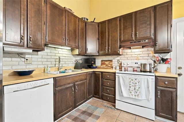 3720 Blue Mound Drive NE, Cedar Rapids, IA 52402