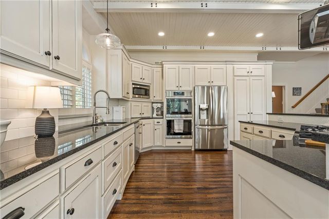 2645 W 139th Terrace, Leawood, KS 66224