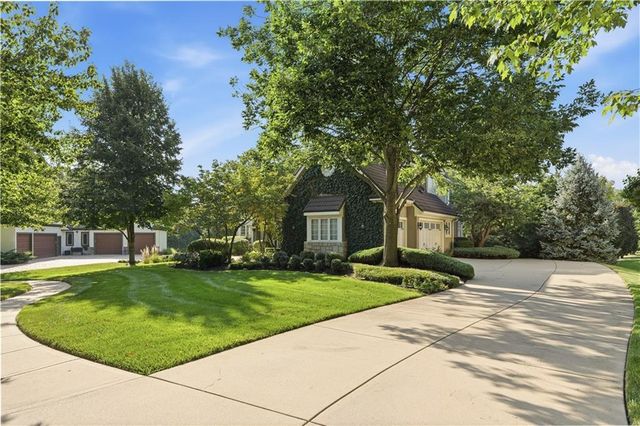 2645 W 139th Terrace, Leawood, KS 66224