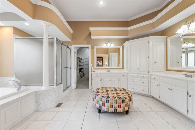 2645 W 139th Terrace, Leawood, KS 66224