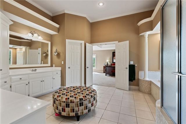 2645 W 139th Terrace, Leawood, KS 66224