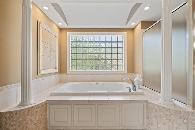 2645 W 139th Terrace, Leawood, KS 66224