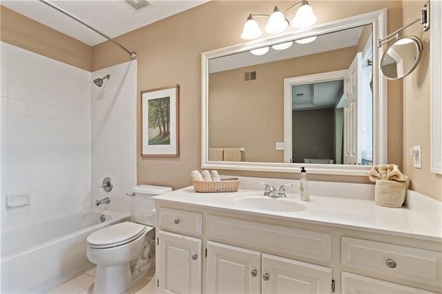 2645 W 139th Terrace, Leawood, KS 66224