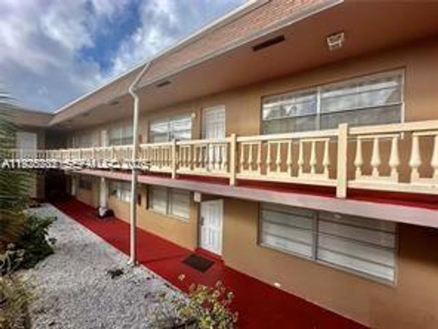 241 SE 9th Avenue 106, Pompano Beach, FL 33060