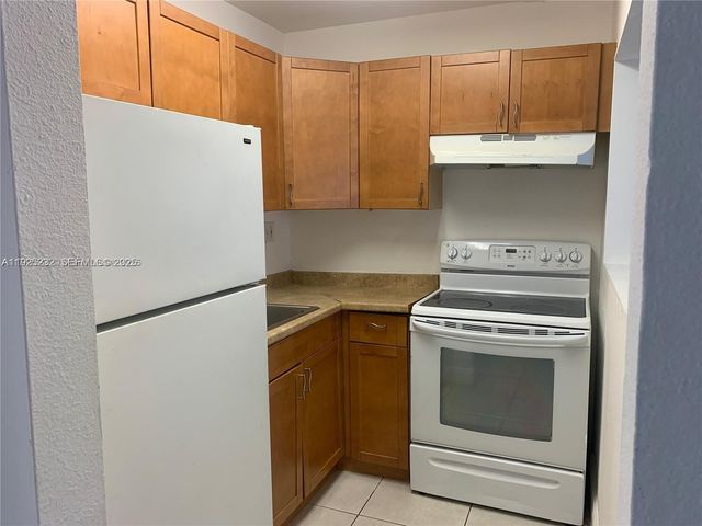 241 SE 9th Avenue 106, Pompano Beach, FL 33060