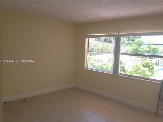 241 SE 9th Avenue 106, Pompano Beach, FL 33060