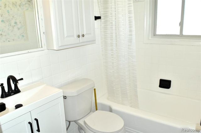 22608 Raymond Court, Saint Clair Shores, MI 48082