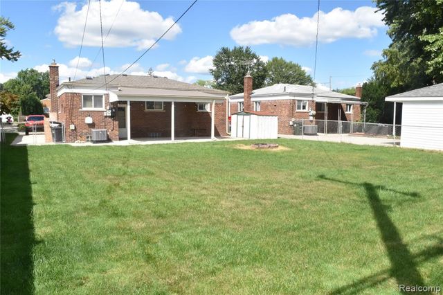22608 Raymond Court, Saint Clair Shores, MI 48082