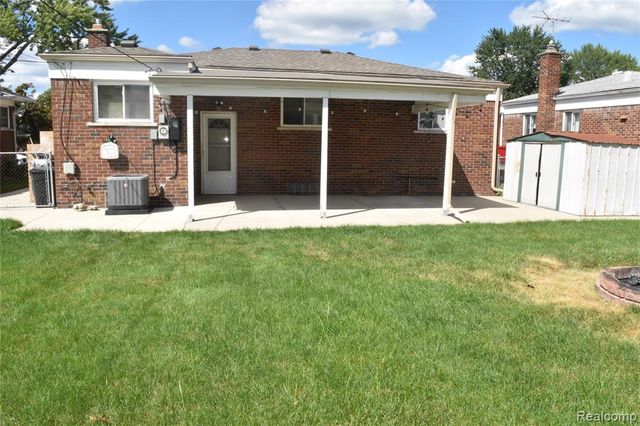 22608 Raymond Court, Saint Clair Shores, MI 48082