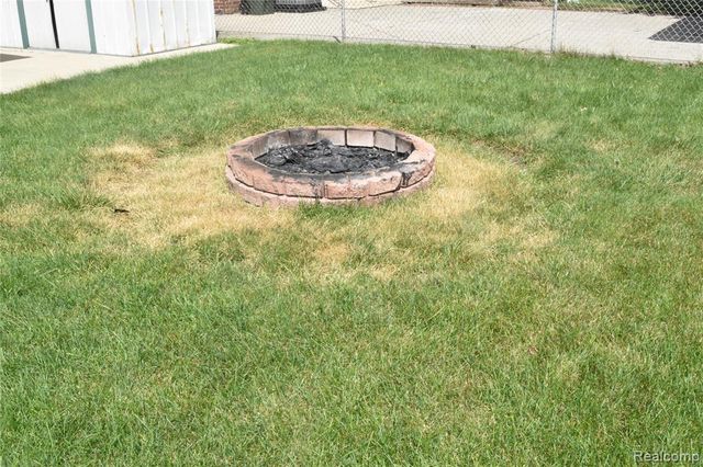 22608 Raymond Court, Saint Clair Shores, MI 48082