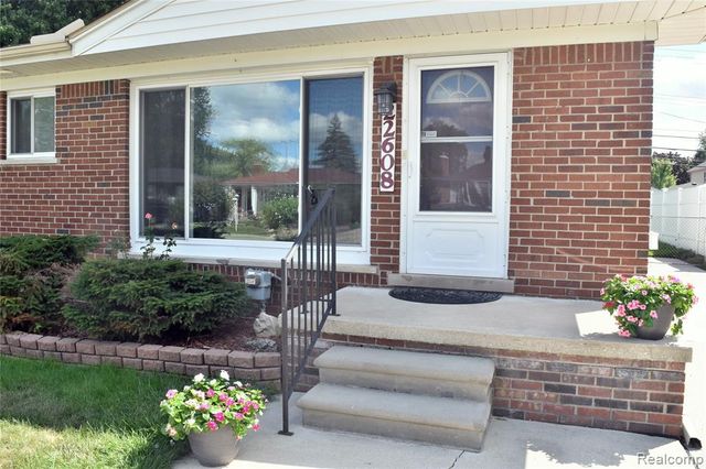 22608 Raymond Court, Saint Clair Shores, MI 48082