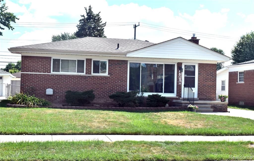 22608 Raymond Court, Saint Clair Shores, MI 48082