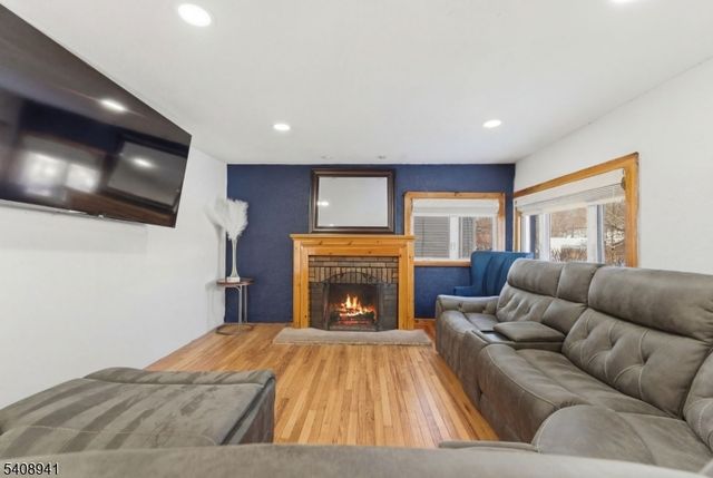 117 Dupont Ave, Hopatcong Boro, NJ 07843